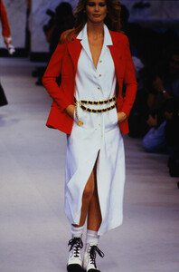 807221983_chanel-ss-1993(5).thumb.jpg.0a3af93308608d757bd3a828438de96f.jpg