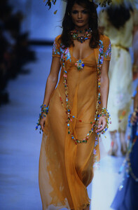 818017010_chanel-ss-1993(11).thumb.jpg.2803dcb7017b767f1a2c19bdd8d2b02e.jpg