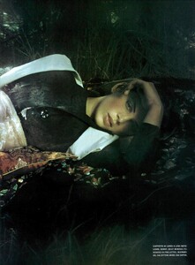 ARCHIVIO - Vogue Italia (October 2002) - The Fun And The Fashion - 014.jpg