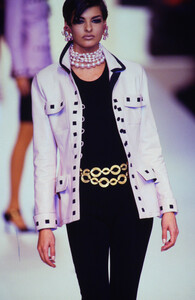 83004521_chanel-ss-1991(4).thumb.jpg.1294f2e9b4700250b5386d66a5a2991b.jpg