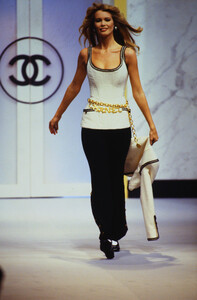 852332099_chanel-ss-1993(13).thumb.jpg.9e01fc45f0c86a996bdd89912cc0fafa.jpg