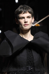 85353739_GivenchyRunwayParisFashionWeekHauteCoutureHZhtc0q9NtNx.thumb.jpg.1458c88e11bd8293c26144674c90be9c.jpg