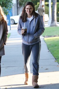      jen250120BZNimage105.jpg