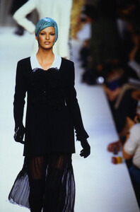 877021054_chanel-hc-fw-1992(10).thumb.jpg.89ff42b6010e3837ef37db0e66ea92d0.jpg