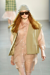 878637556_DamoWangRunwaySeptember2019NewYorkFashionoh2dFHsv_exx.thumb.jpg.4635df30d57bb22f3c79bdb33ba7f545.jpg