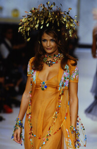 883983936_chanel-ss-1993(14).thumb.jpg.e42f504f3e9bea0e15d400d32701e825.jpg
