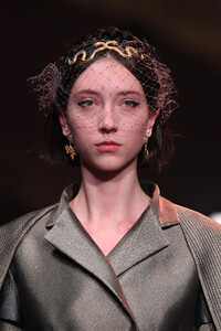 894035389_DiorRunwayParisFashionWeekHauteCouturesgrsIpkSO_fx.thumb.jpg.763f889877f8ac92b776ca46a9c9c900.jpg