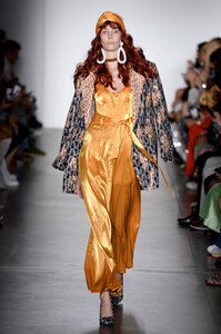 929768353_LaurenceChicoRunwaySeptember2019NewYorkMY7ja3vX2yjx.thumb.jpg.38bcff5477f68e457c2d84c4f5d2ad7e.jpg