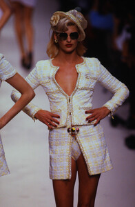 934893882_chanel-ss-1995(6).thumb.jpg.eafb507d6ac8057fc6e50855e09dfc39.jpg