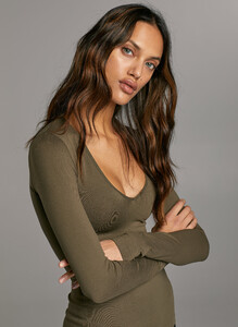 aritzia 4.4.jpg