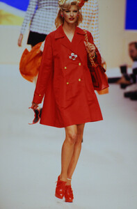 958717788_chanel-ss-1995(9).thumb.jpg.29ca8c1b8fe44dd32edffbb8e69af100.jpg