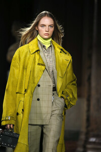 959405185_BerlutiRunwayParisFashionWeekMenswearpCQsEwh4FNjx.thumb.jpg.3aa222b22a8a57665f8b8a6c5a05116d.jpg
