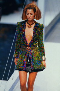 968908650_elsa-chanel-fw-1997(7).thumb.jpg.4cc162c537175fda251c40e3637f2766.jpg