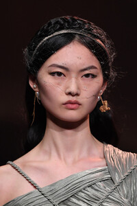 996350362_DiorRunwayParisFashionWeekHauteCouturefHcgspzkwQ6x.thumb.jpg.af9658123272cc3028c40d305983a06c.jpg