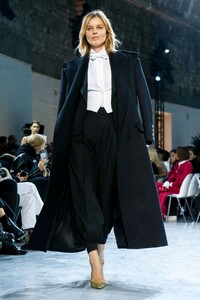 Alexandre-Vauthier-Haute-Couture-SS20-Paris-9475-1579626083.thumb.jpg.2ed263c0a708063b24376d410a41c4ca.jpg