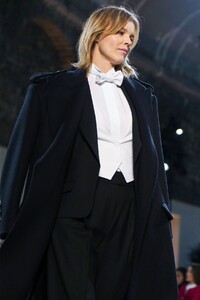 Alexandre-Vauthier-Haute-Couture-SS20-Paris-9476-1579626085.thumb.jpg.52d17453ce8f42544a9685cbdae2175e.jpg