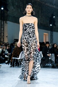 Alexandre-Vauthier-Haute-Couture-SS20-Paris-9615-1579626199.thumb.jpg.67e02d6ae2eb2399be41aac61dfd62dd.jpg