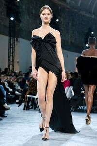 Alexandre-Vauthier-Haute-Couture-SS20-Paris-9695-1579626269.thumb.jpg.e720ab08630edcf9ca7c4dd5fa015571.jpg