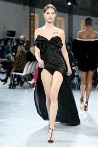 Alexandre-Vauthier-Haute-Couture-SS20-Paris-9695.thumb.jpg.b033c12542cdfa2b8f6aebec44d645a1.jpg