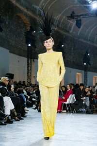 Alexandre-Vauthier-Haute-Couture-SS20-Paris-9774-1579626323.thumb.jpg.4688e0e51e2d4f3a1a07951ac05783e6.jpg
