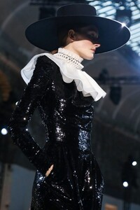 Alexandre-Vauthier-Haute-Couture-SS20-Paris-9805-1579626352.thumb.jpg.2ce2801117e2b654f8c5da6438b95dd1.jpg