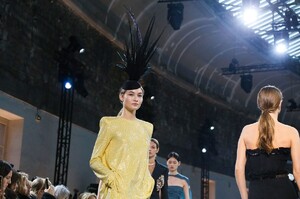 Alexandre-Vauthier-Haute-Couture-SS20-Paris-9923-1579626506.thumb.jpg.3ba075a400b38ce660d9f92c361af18e.jpg