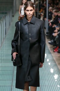 Alyx-Menswear-FW20-Paris-5156-1579462696.thumb.jpg.1758997e252eb4dc31b2cec17ab30043.jpg