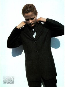 Borthwick_Vogue_Italia_August_1995_07.thumb.jpg.07854081dcdcef2ca525ee2071020732.jpg