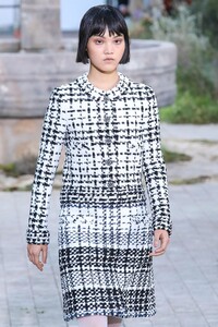 Chanel-Haute-Couture-SS20-Paris-2065-1579601972.thumb.jpg.444f4da9c35a600aa85bea56aa29820a.jpg