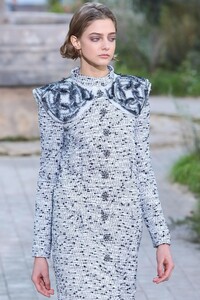 Chanel-Haute-Couture-SS20-Paris-2092-1579602011.thumb.jpg.e36ab6680e232d9b7064eeb523296708.jpg