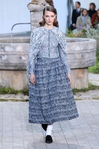 Chanel-Haute-Couture-SS20-Paris-2161-1579602089.thumb.jpg.88cd9997cafde89947d5db665e452d88.jpg