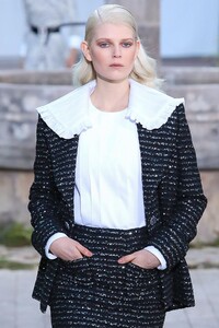 Chanel-Haute-Couture-SS20-Paris-2186-1579602117.thumb.jpg.44da37dd3690833606a888d6b4eea280.jpg