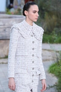 Chanel-Haute-Couture-SS20-Paris-2245-1579602181.thumb.jpg.90ffb12ea9bb224098775abbafe58aeb.jpg