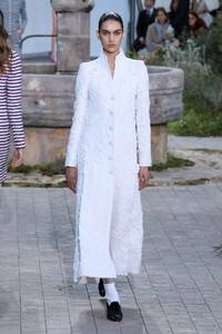 Chanel-Haute-Couture-SS20-Paris-2266-1579602201.thumb.jpg.d7d60129c5d332d0d7d81e61aacfd9cb.jpg