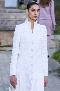 Chanel-Haute-Couture-SS20-Paris-2267-1579602204.thumb.jpg.3f128d0b863304f9bbc1077a10c27a6a.jpg