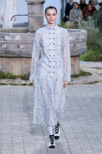 Chanel-Haute-Couture-SS20-Paris-2284-1579602218.thumb.jpg.a7f005c89c04bff86fd19665e77739a5.jpg