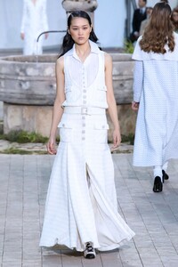 Chanel-Haute-Couture-SS20-Paris-2307-1579602248.thumb.jpg.96793841dfaa377ed4b9bd09700e9119.jpg