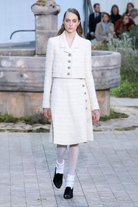 Chanel-Haute-Couture-SS20-Paris-2327-1579602263.thumb.jpg.dd60eed8c03321c65a195875194cd3ea.jpg