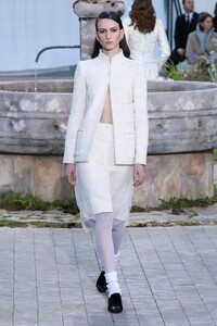 Chanel-Haute-Couture-SS20-Paris-2336-1579602276.thumb.jpg.77aeac12ba017f9c4a203866ec1232b0.jpg