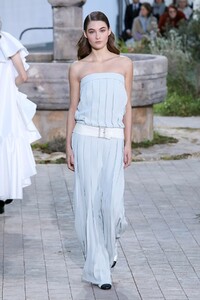 Chanel-Haute-Couture-SS20-Paris-2488-1579602435.thumb.jpg.8892182ab7ae5fbaa0050f9ce15ccf87.jpg