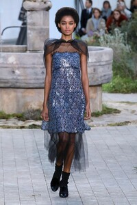 Chanel-Haute-Couture-SS20-Paris-2537-1579602488.thumb.jpg.3f8b753b7324a2c38f5ae588a4371fbf.jpg