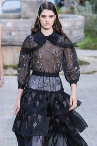 Chanel-Haute-Couture-SS20-Paris-2562-1579602513.thumb.jpg.2067f15844b33b905c1ee187a0a3f684.jpg