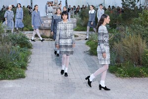 Chanel-Haute-Couture-SS20-Paris-2763-1579602849.thumb.jpg.038d025099bb1c4dc8627f5858038723.jpg
