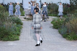 Chanel-Haute-Couture-SS20-Paris-2767-1579602850.thumb.jpg.0ed63462deed91e4ea8ed06430bbaf1f.jpg