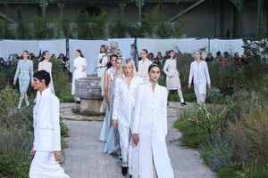 Chanel-Haute-Couture-SS20-Paris-2805-1579602874.thumb.jpg.eb417b1ead42eaa9f95720eefcf28471.jpg