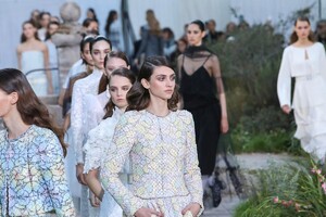 Chanel-Haute-Couture-SS20-Paris-2836-1579602883.jpg