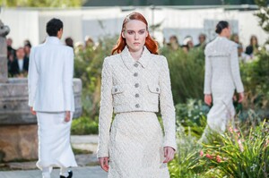 Chanel-Haute-Couture-SS20-Paris-42606-1579609574.thumb.jpg.7fcda787bdb1b5b78796843df332315d.jpg