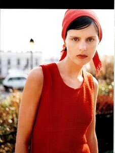 Chin_Vogue_Italia_August_1995_05.thumb.jpg.d2e9e5b3b54a2ac93ad1331882f4f762.jpg