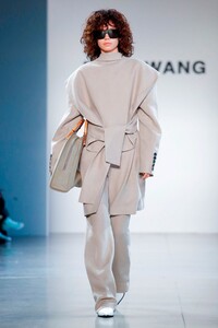 Damo-Wang-RTW-SS20-New-York-0944-1567783332.thumb.jpg.93e80a1a1dbf2cb74814ad8b087001da.jpg