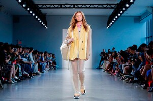 Damo-Wang-RTW-SS20-New-York-0954-1567783376.thumb.jpg.ee5466b29106cfe536e2dc9ff2c83819.jpg